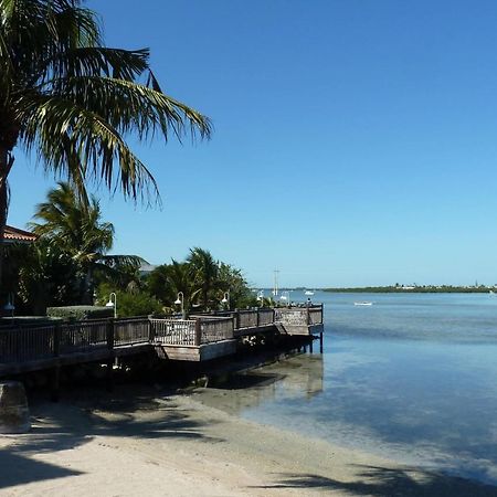 Courtyard By Marriott Key West Waterfront Hotel Exterior photo